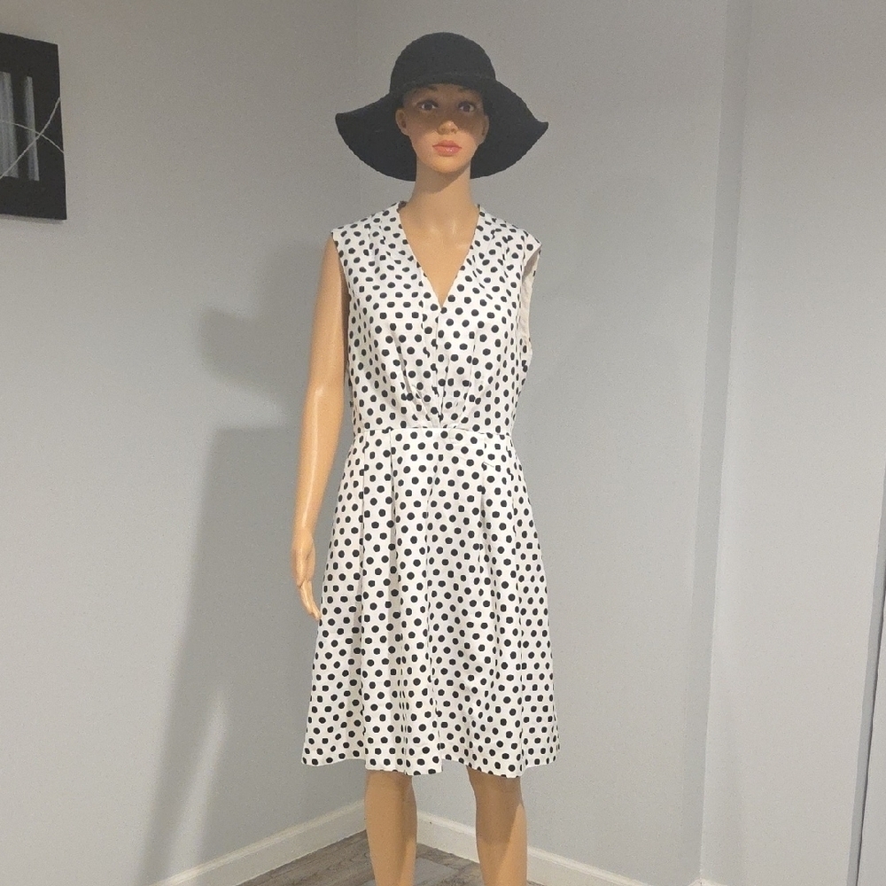 Adrianna Papell Black and White Sleeveless Midi Dress